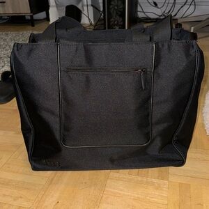 Béis East to West Tote in Black